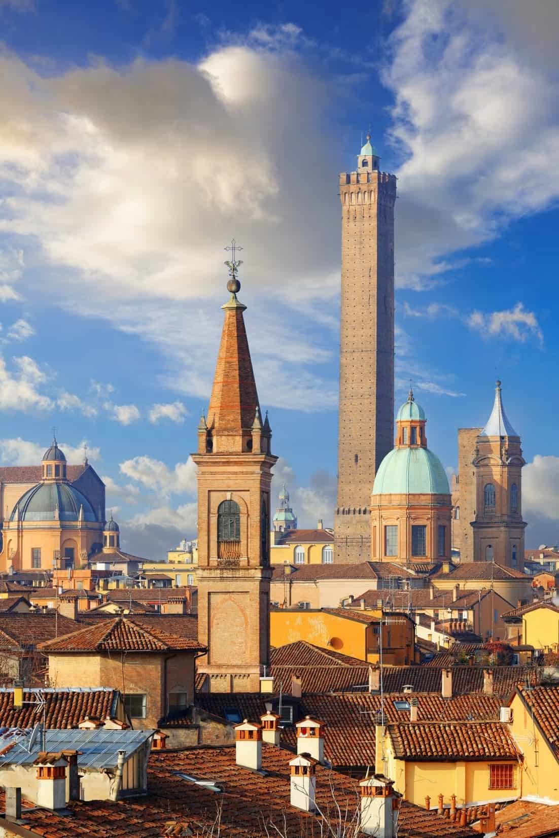 Caffè Napoli a Bologna — le Due Torri sui tetti