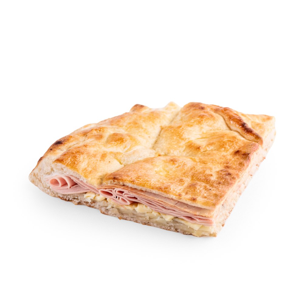 Trancio di focaccia rustica con prosciutto cotto e mozzarella