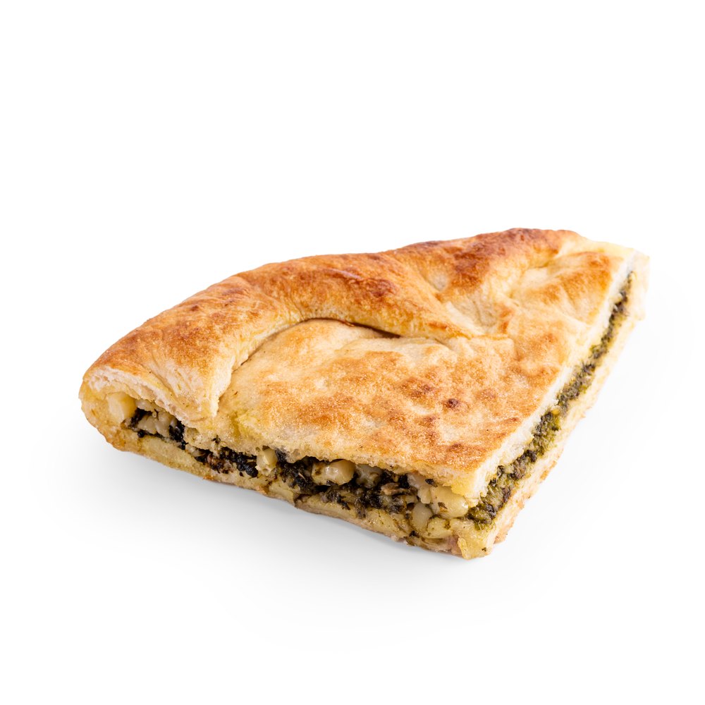 Trancio di focaccia rustica con salsiccia e friarielli
