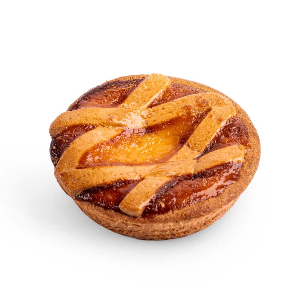 Pastiera napoletana con le strisce di pasta frolla intrecciate