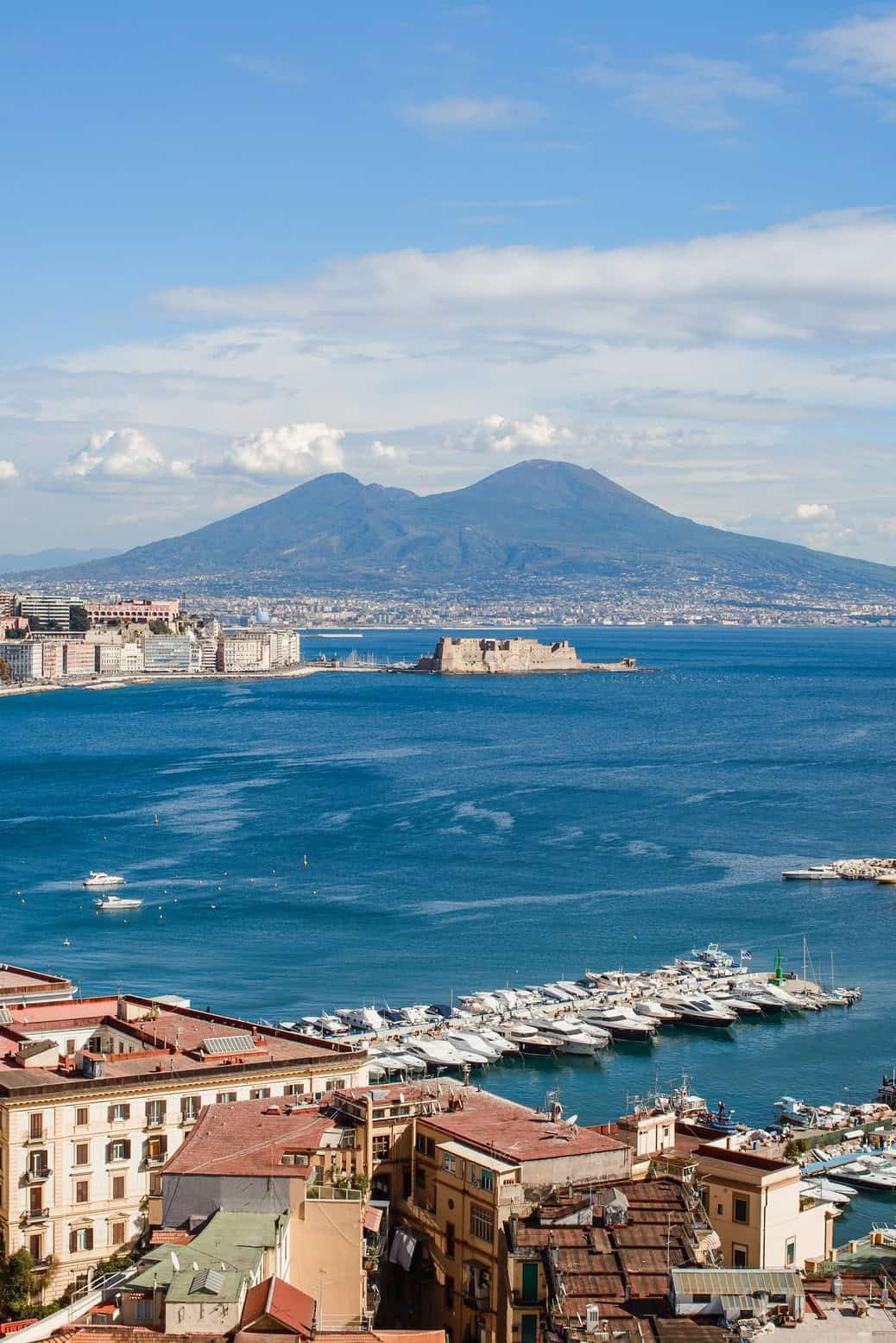 Caffè Napoli a Napoli — la costiera sul golfo
